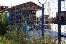 Огородження зі зварної та колючої сітки Піранья навколо складу